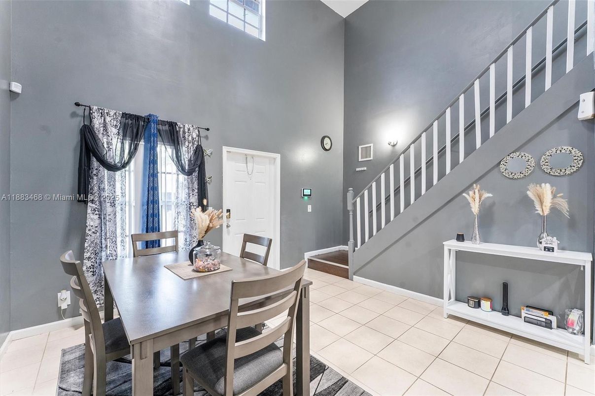 Dining room, Interior