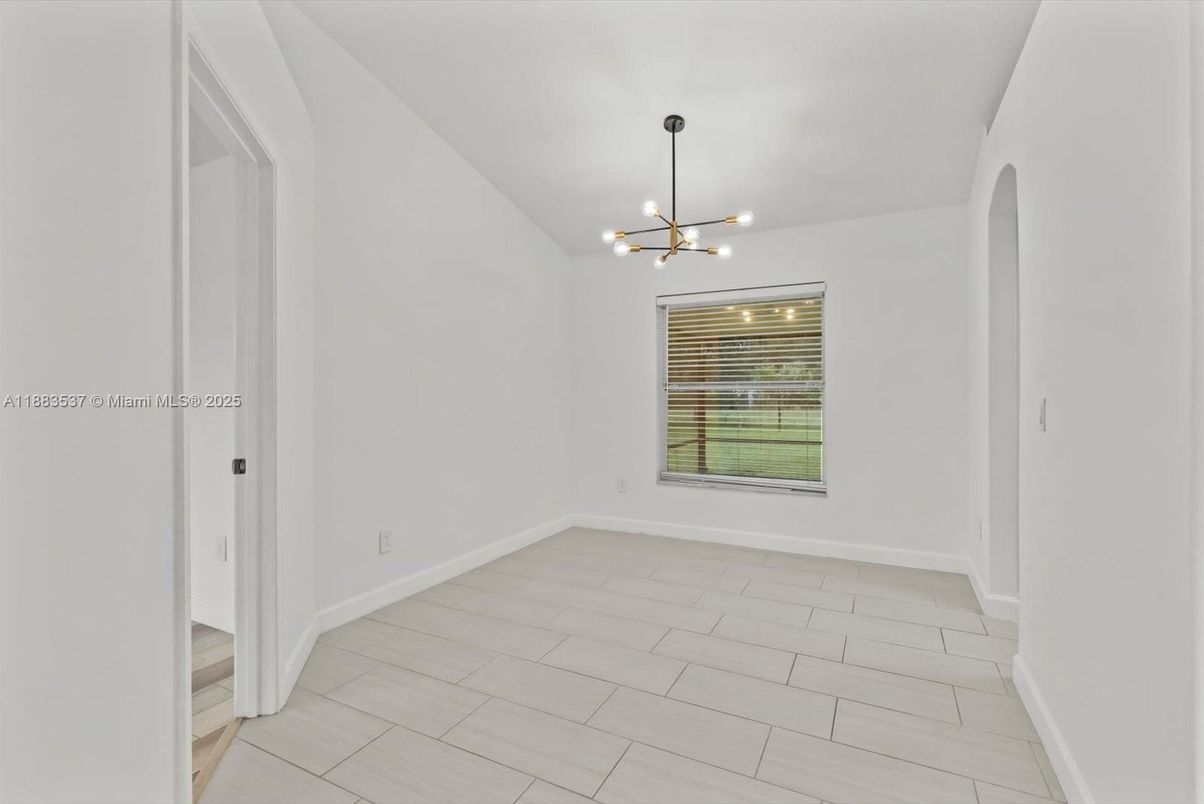 Empty room, Interior, Pendant Lights