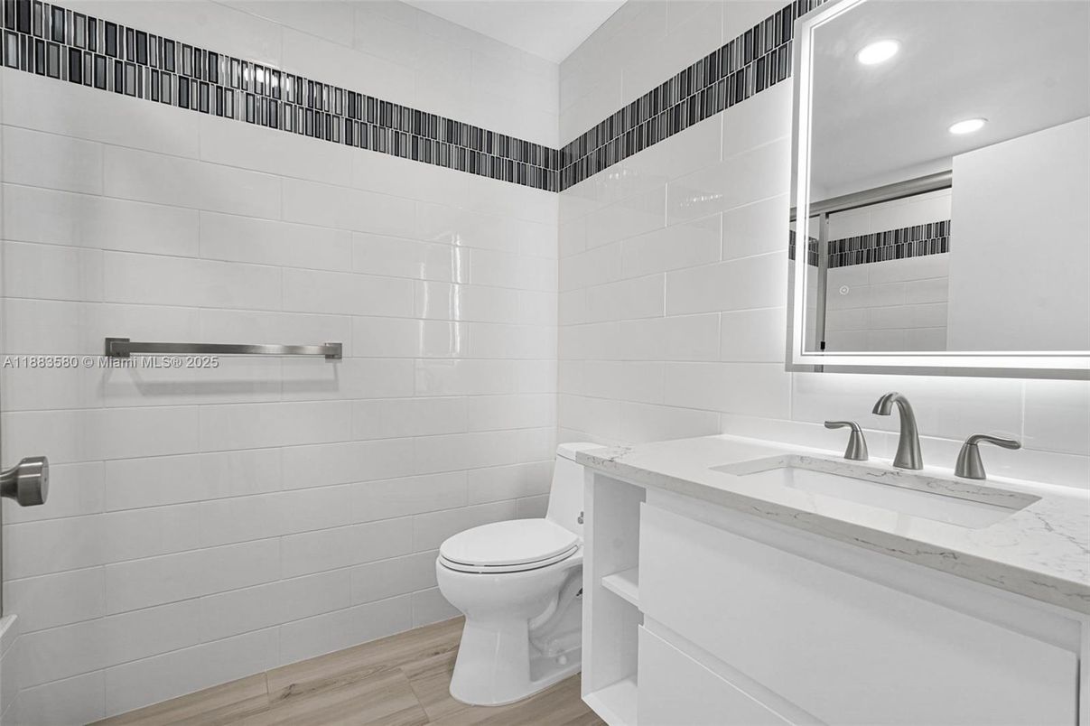 Bathroom, Interior, Recessed Lighting, Wood Texture Flooring