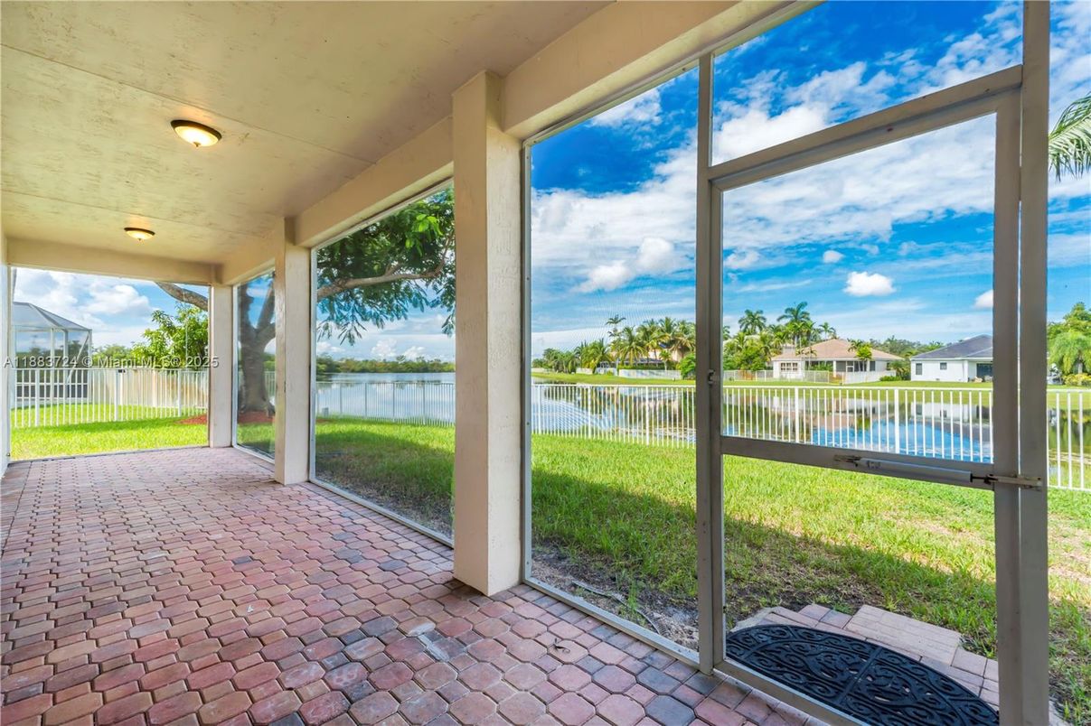 Interior, Sun Room, Water