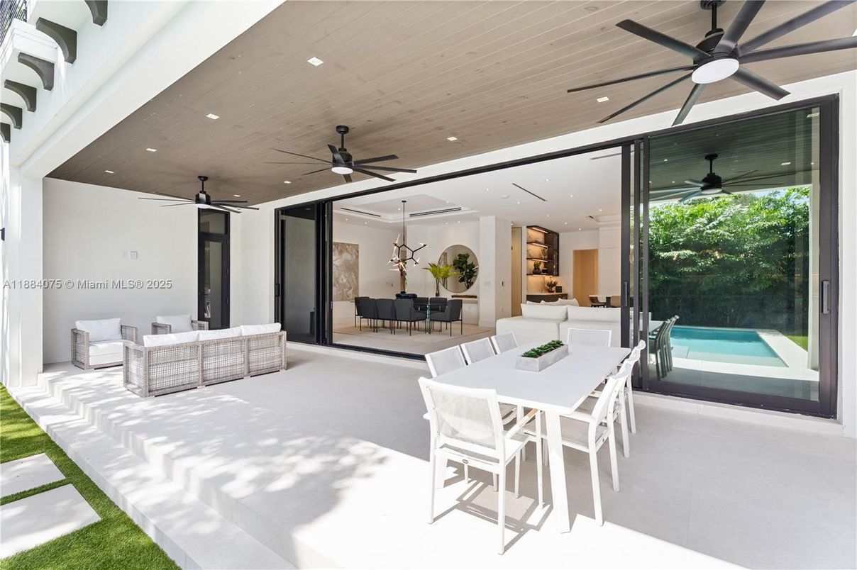 Dining room, Interior, Recessed Lighting