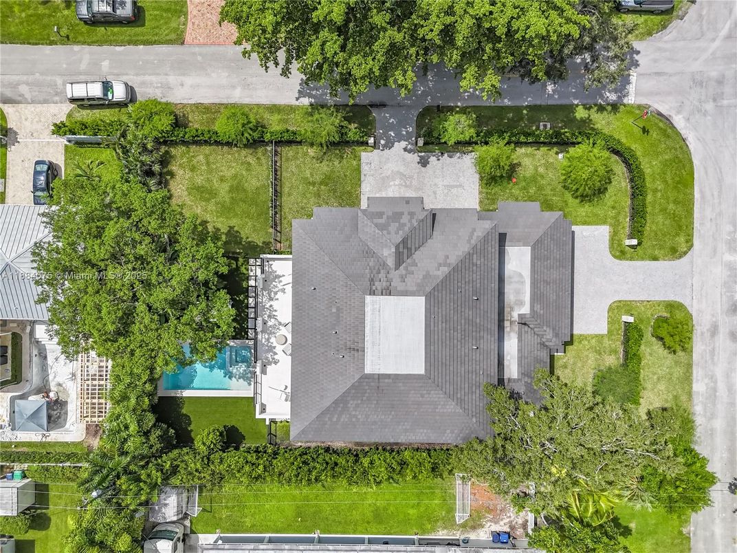 Exterior, Drone