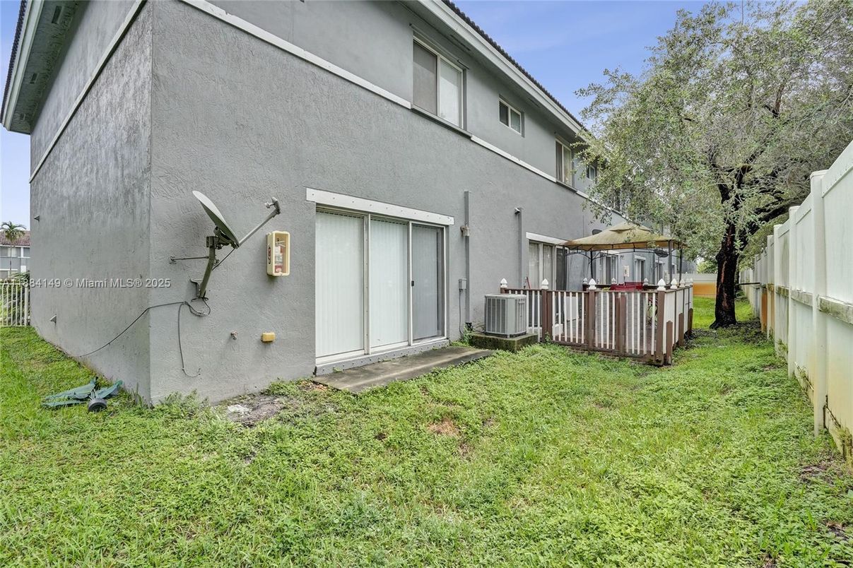 Backyard, Exterior