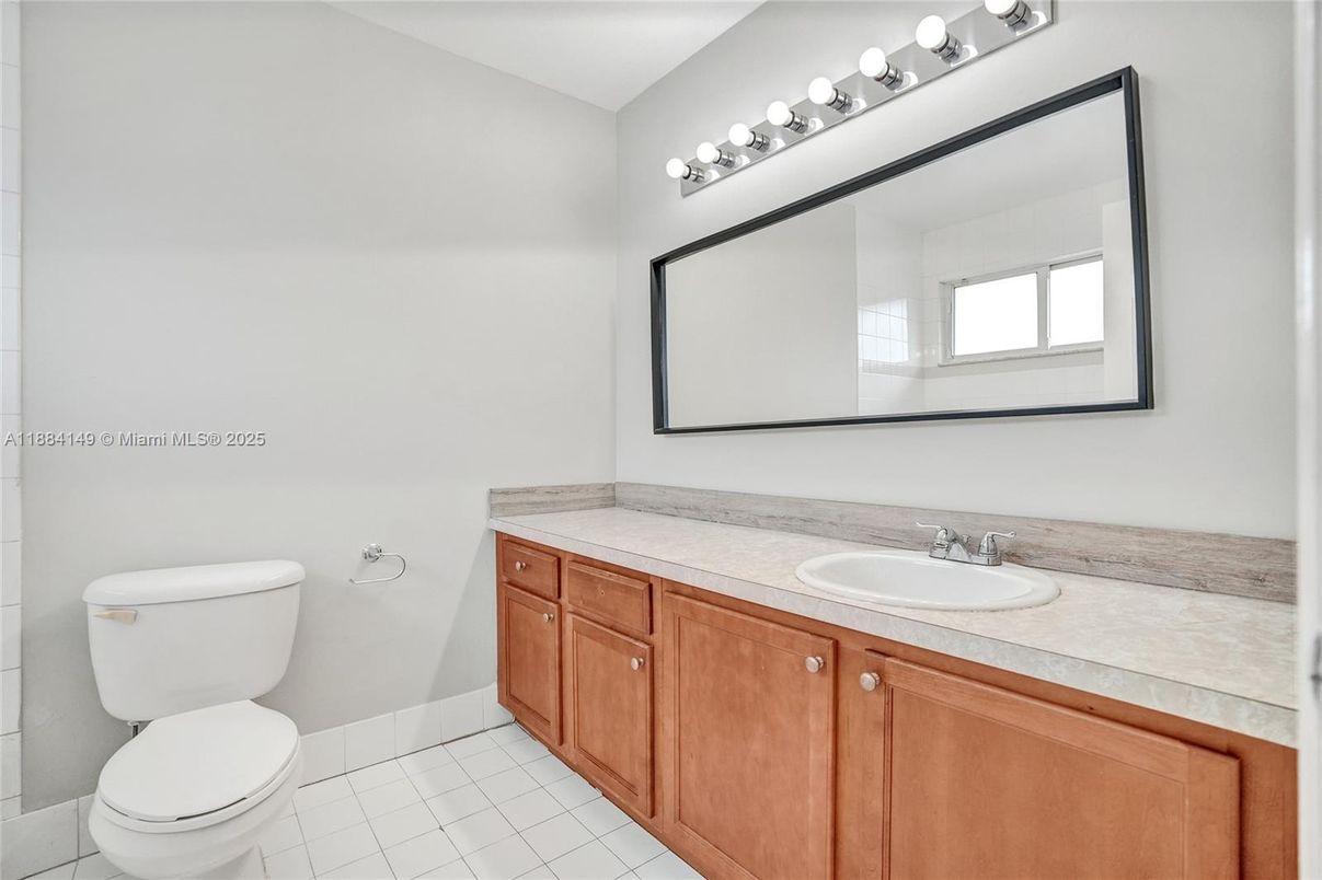 Bathroom, Interior, Tile Countertops