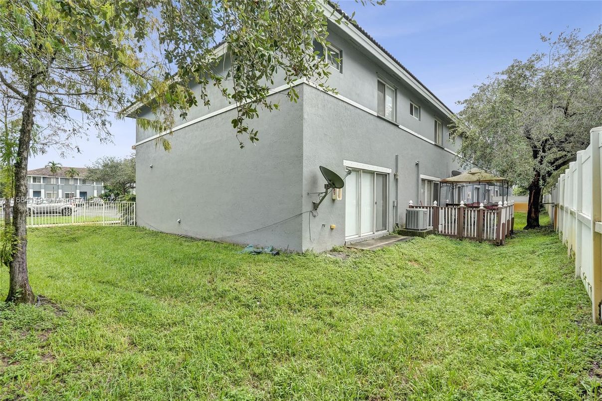 Backyard, Exterior
