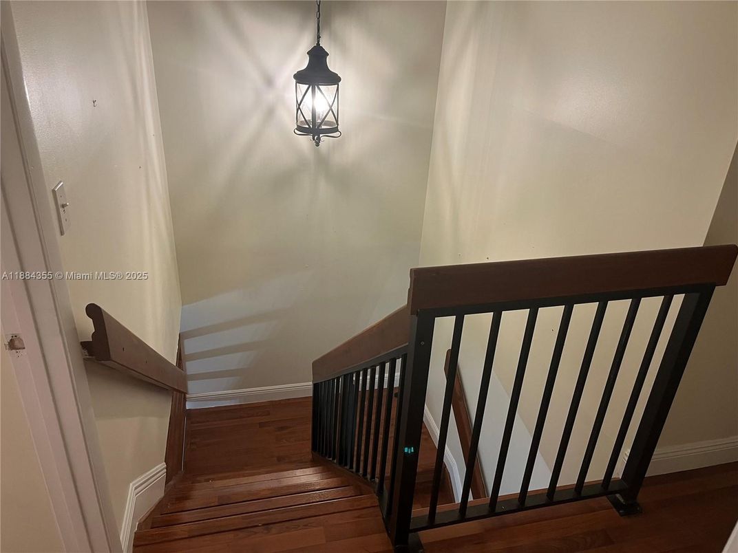 Interior, Pendant Lights, Wood Texture Flooring