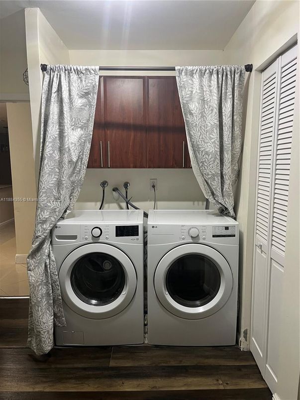 Interior, Utility Closets, Washer, Wood Texture Flooring