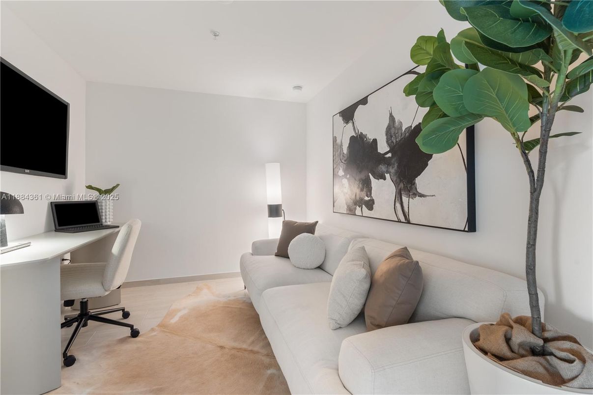 Home Office, Interior