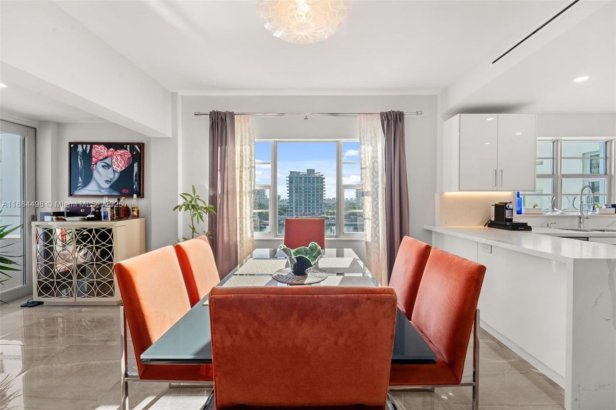Dining room, Interior, Kitchen, Recessed Lighting