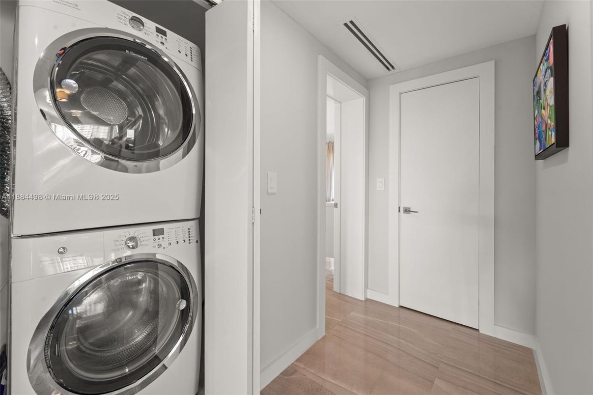 Interior, Utility Closets, Washer, Wood Texture Flooring