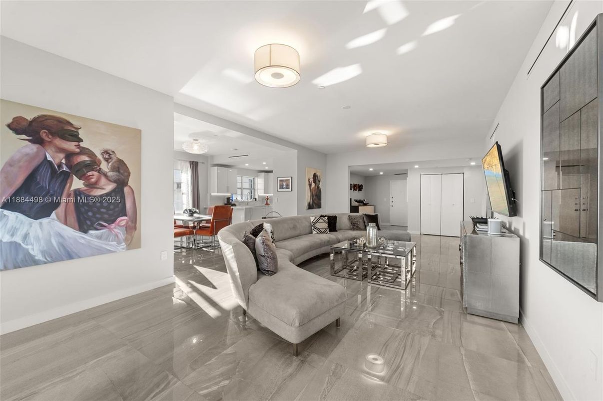 Dining room, Interior, Living room, Recessed Lighting