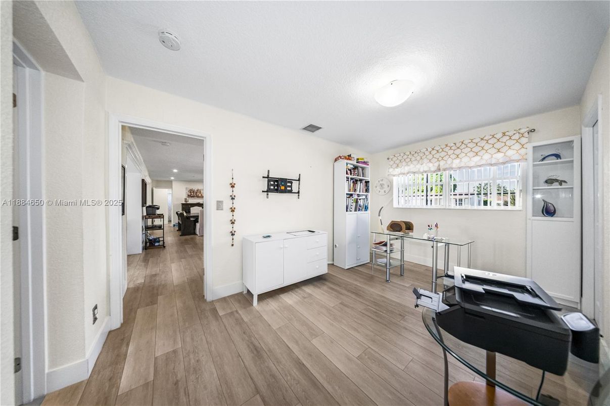 Interior, Recessed Lighting, Wood Texture Flooring