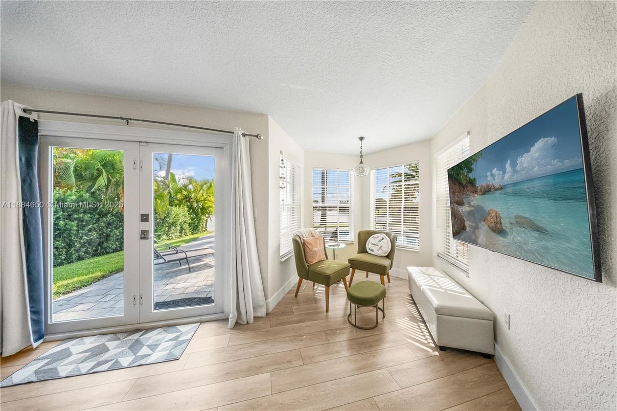Interior, Pendant Lights, Wood Texture Flooring