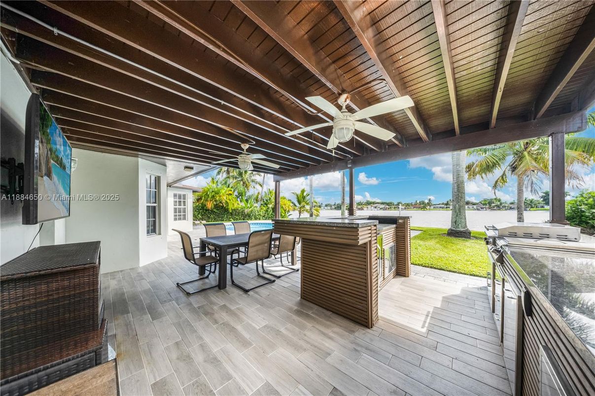 Exterior, Outdoor Kitchen