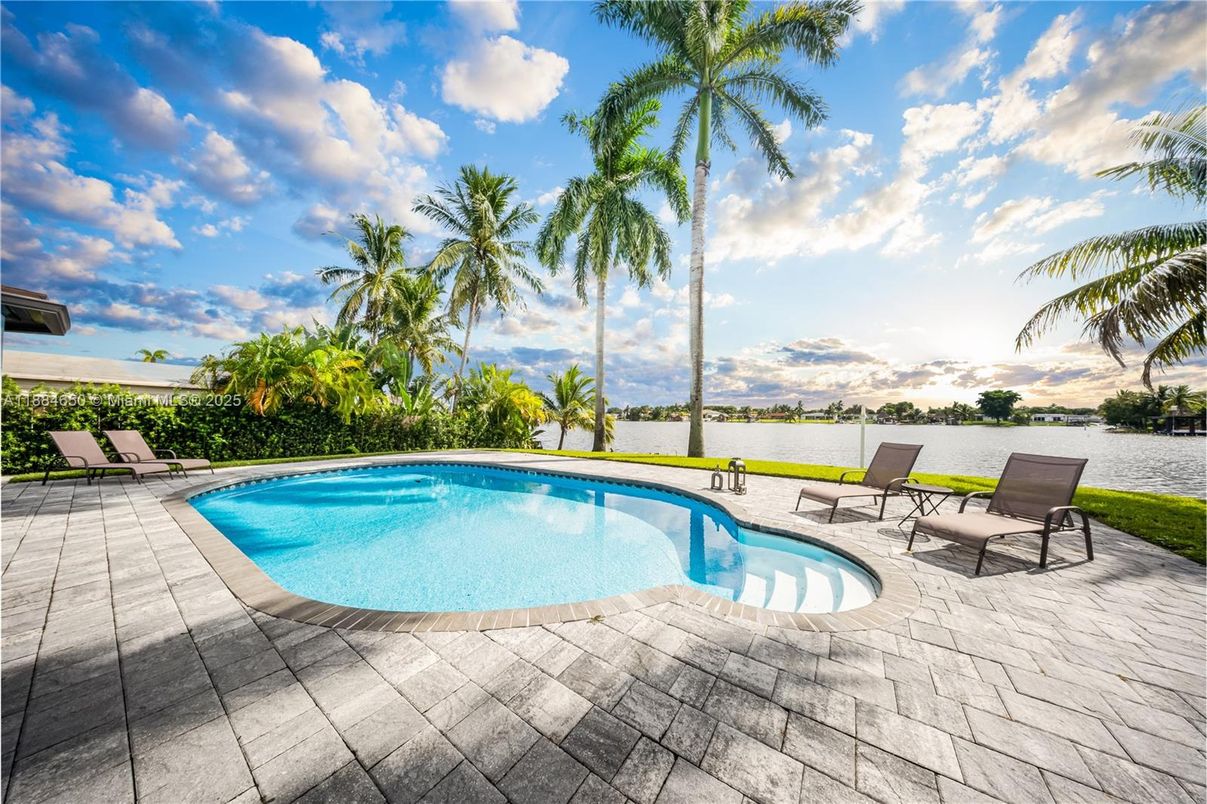 Exterior, Pool, Water