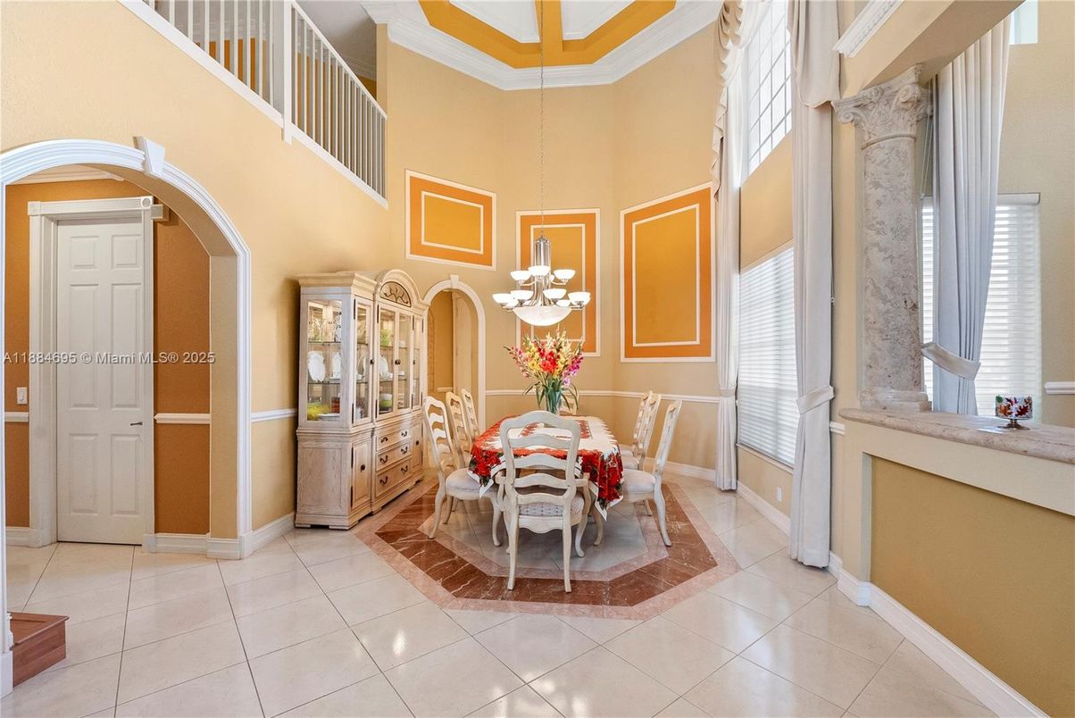 Chandelier, Dining room, Interior