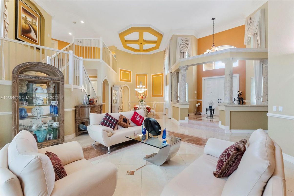 Interior, Living room, Pendant Lights, Recessed Lighting