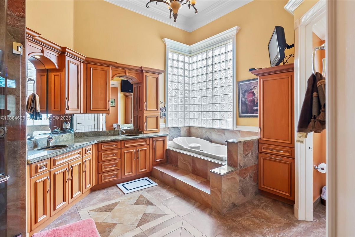 Bathroom, Dual Sink Vanities, Interior