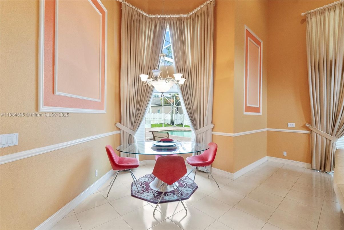 Chandelier, Dining room, Interior