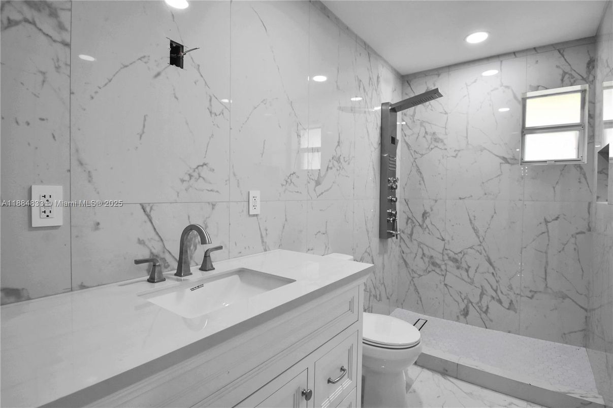 Bathroom, Interior, Marble, Marble Walls, Recessed Lighting
