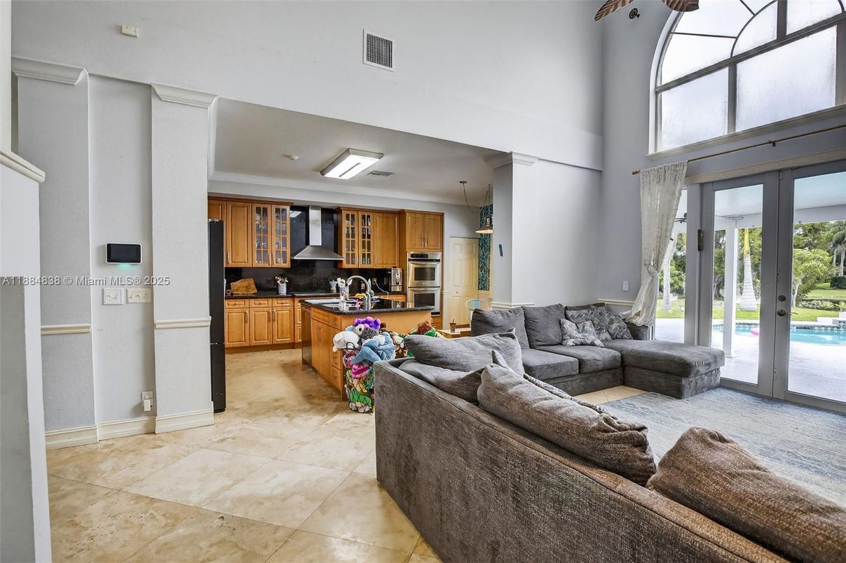 Interior, Kitchen, Living room, Stainless Steel Appliances