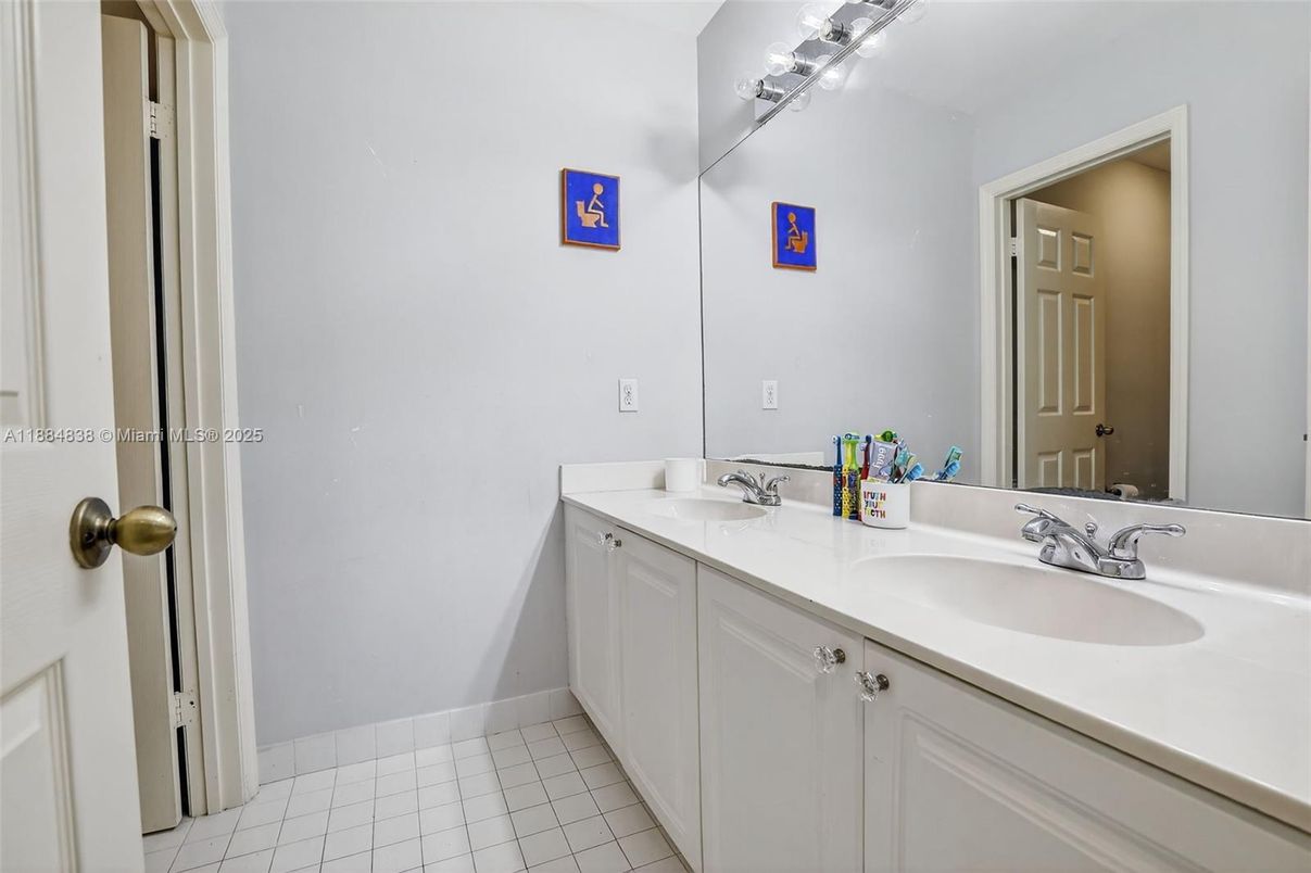 Bathroom, Dual Sink Vanities, Interior