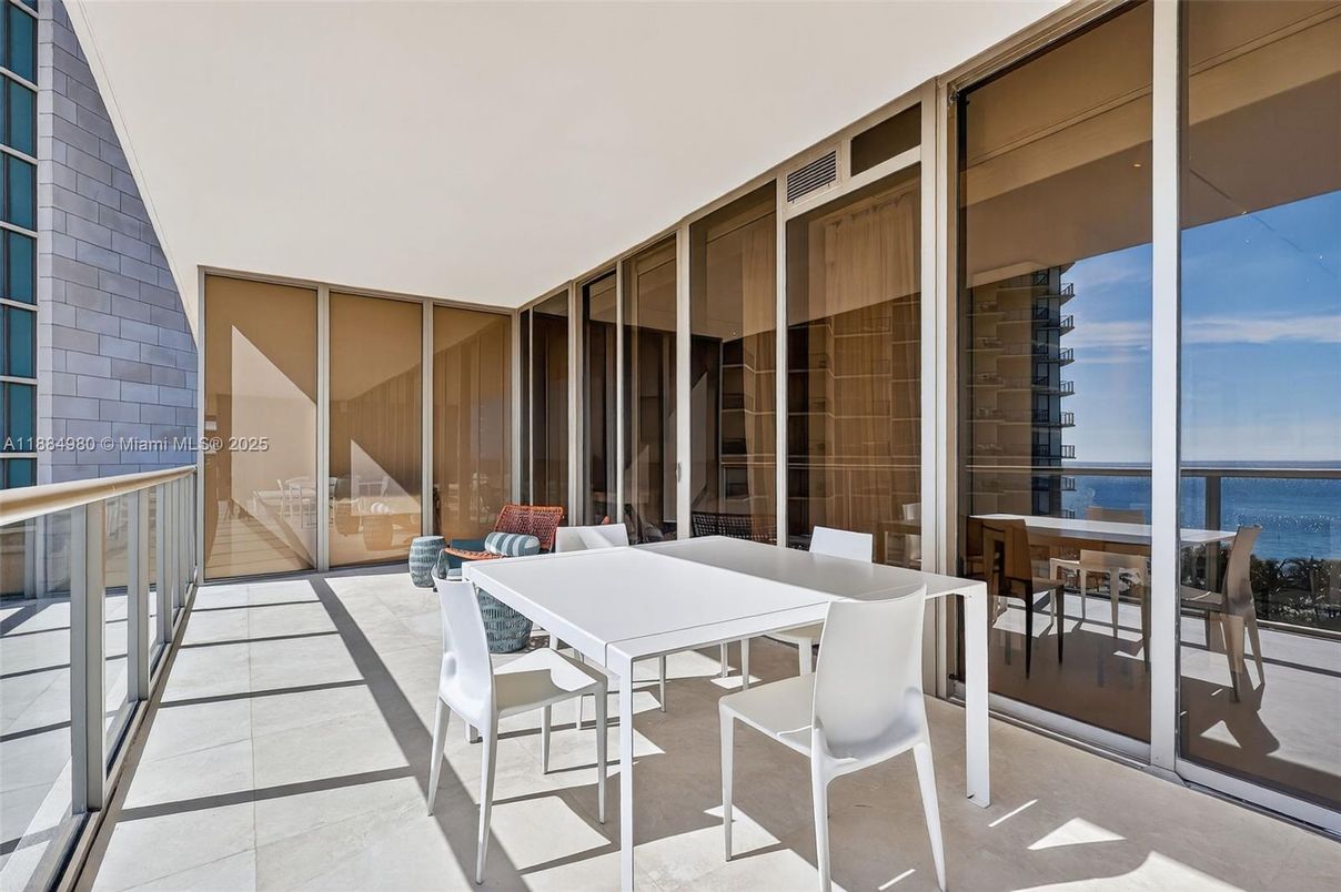 Dining room, Interior, Water