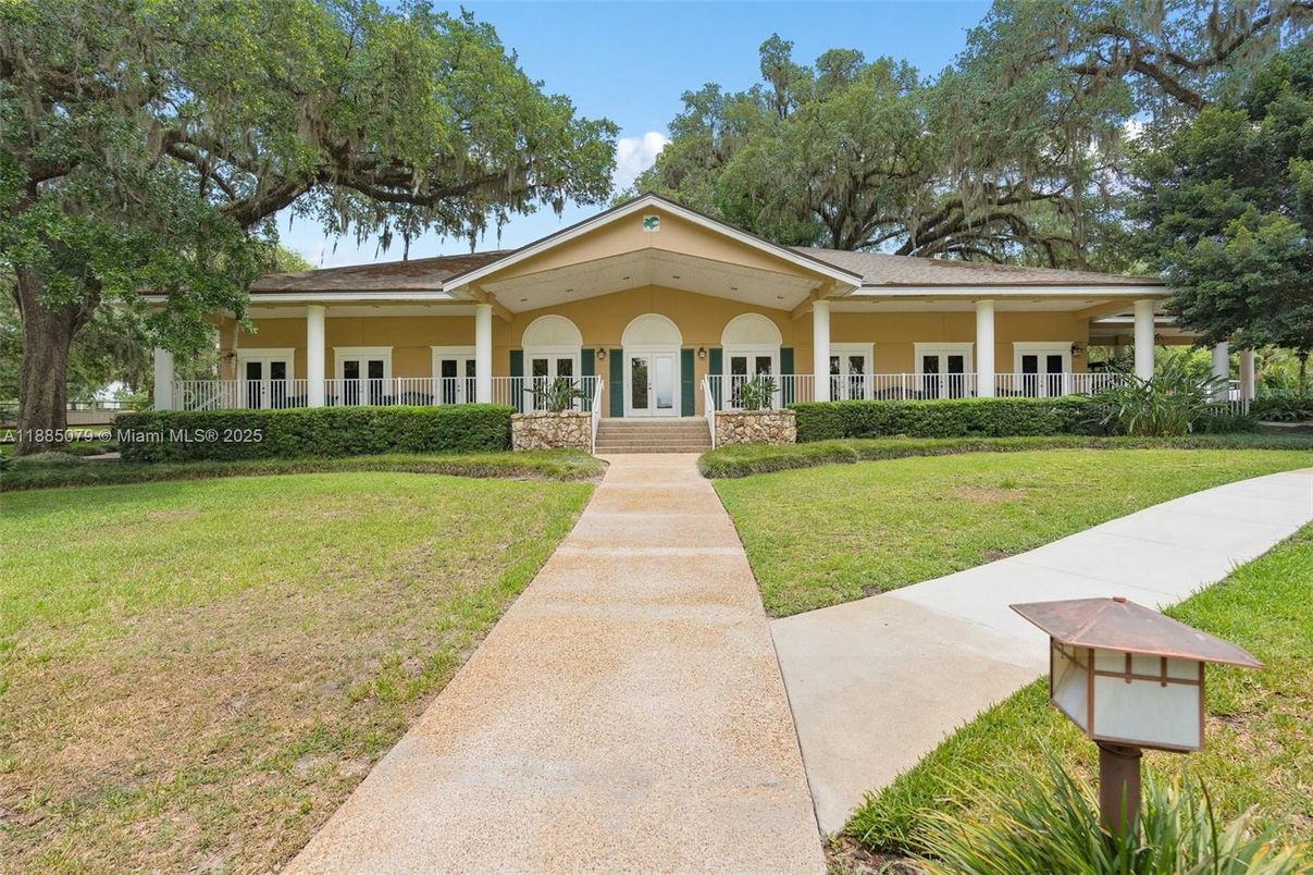 Backyard, Exterior, Facade, Ranch