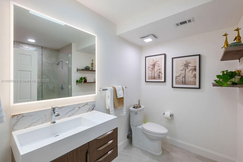 Bathroom, Interior, Recessed Lighting