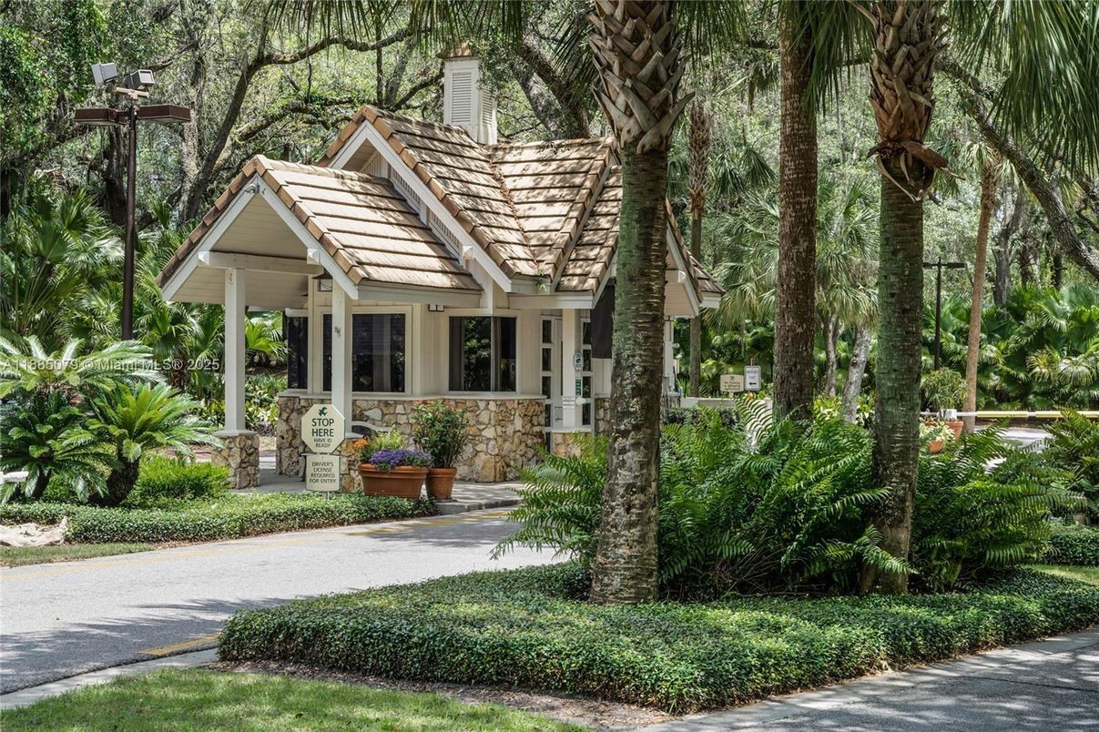 Exterior, Facade, Tudor Revival