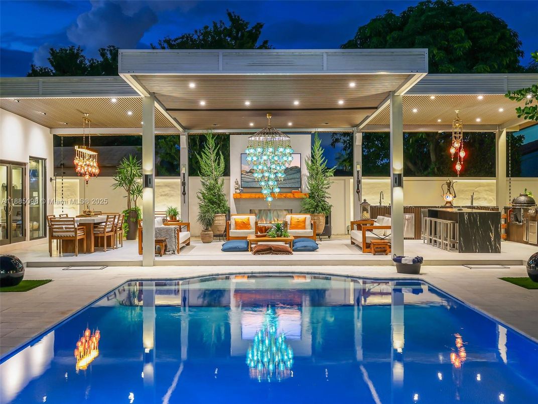 Exterior, Outdoor Kitchen, Pool