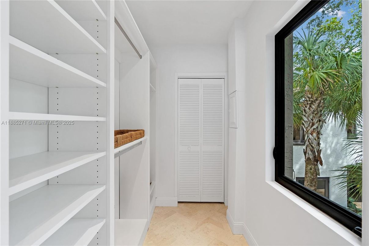 Interior, Walk-in Closets