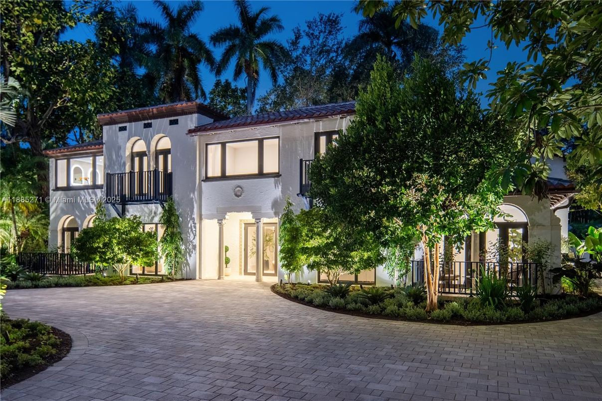 Exterior, Facade, Spanish Mediterranean