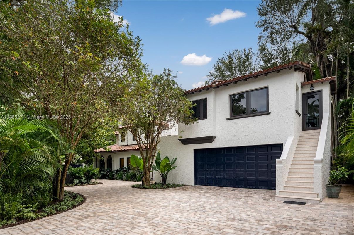 Attached, Exterior, Facade, Spanish Mediterranean