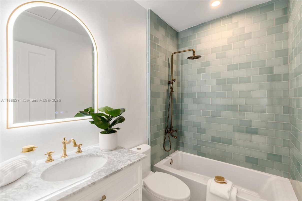 Bathroom, Interior, Recessed Lighting