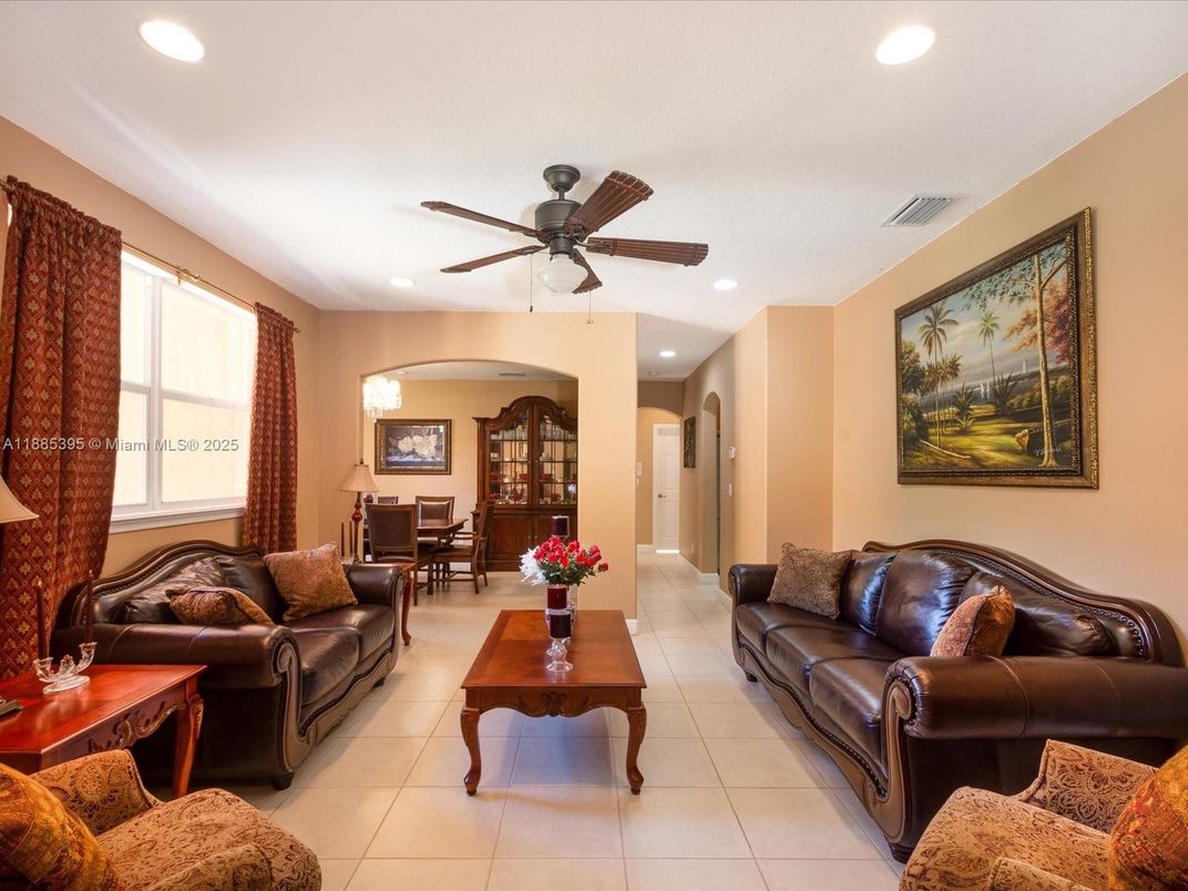 Dining room, Interior, Living room, Recessed Lighting