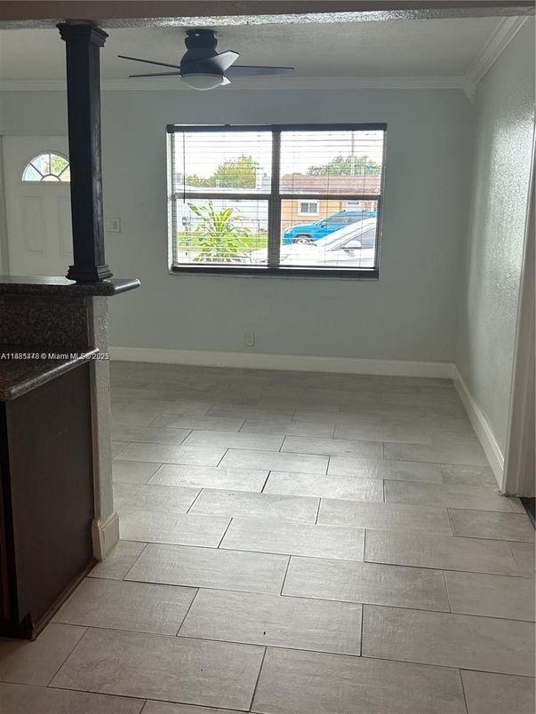 Empty room, Interior