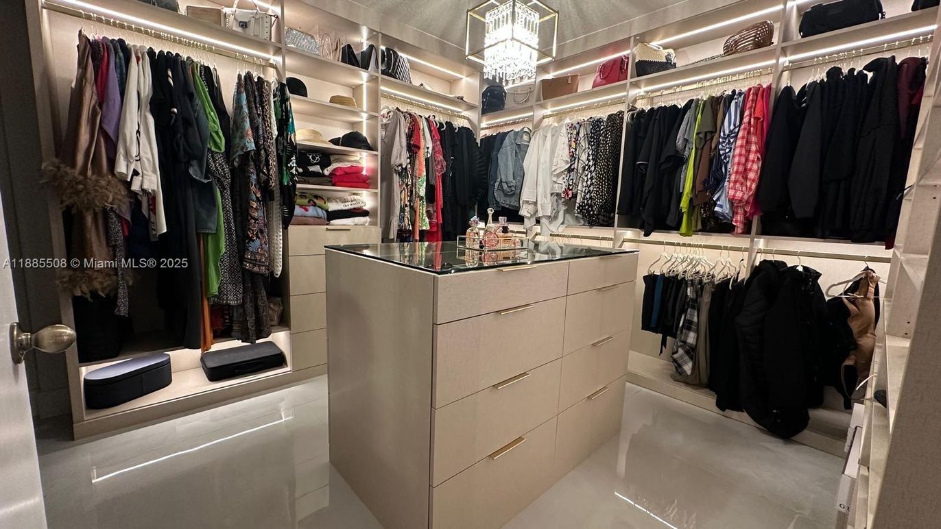 Interior, Walk-in Closets