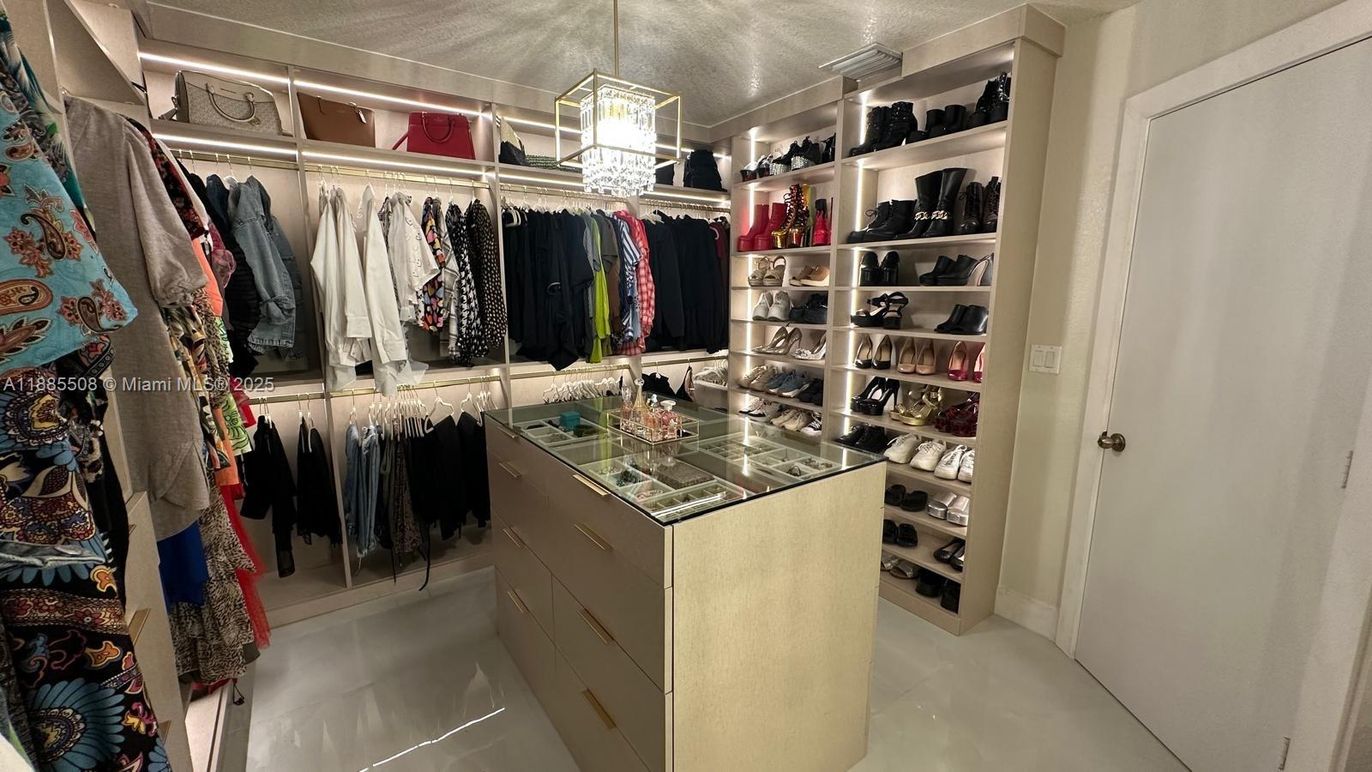 Interior, Walk-in Closets