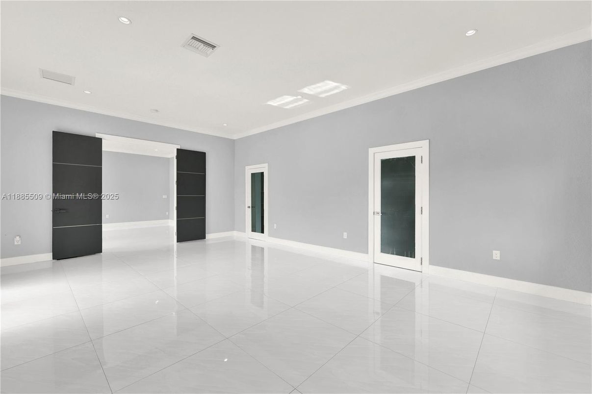 Empty room, Interior, Recessed Lighting