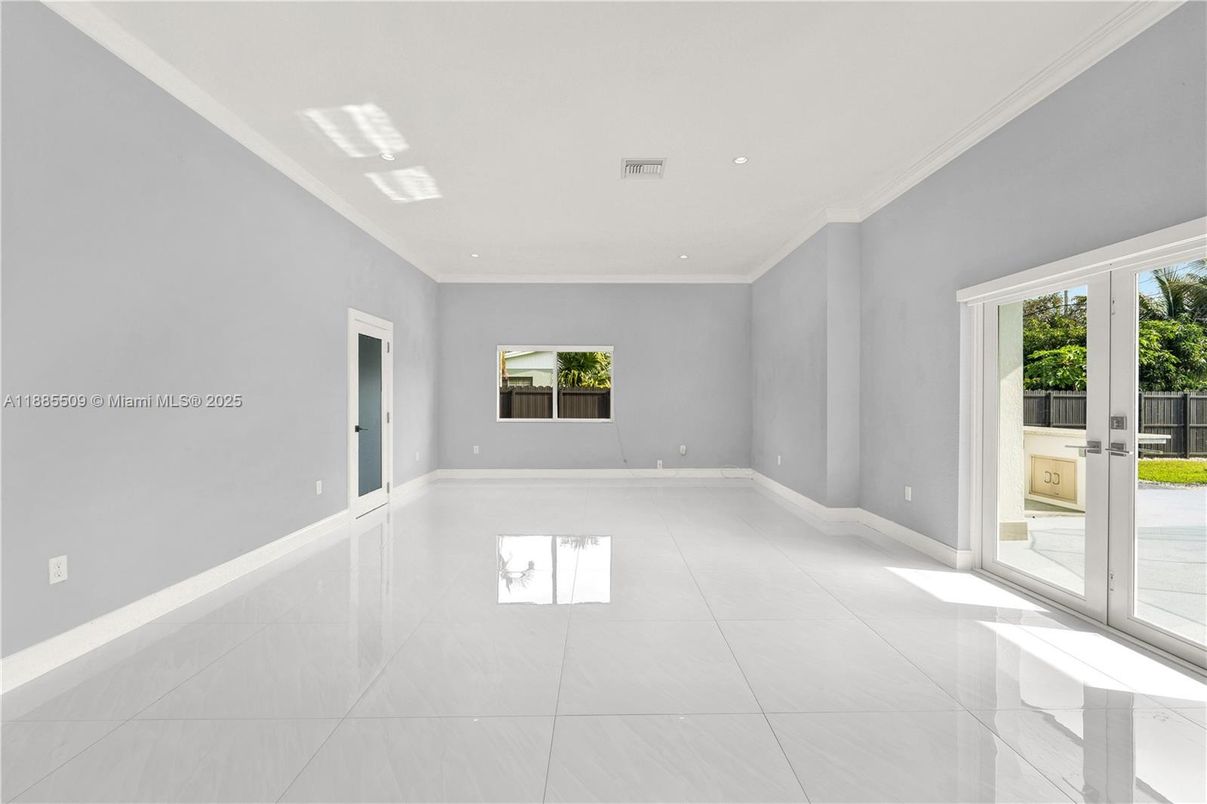Empty room, Interior, Recessed Lighting