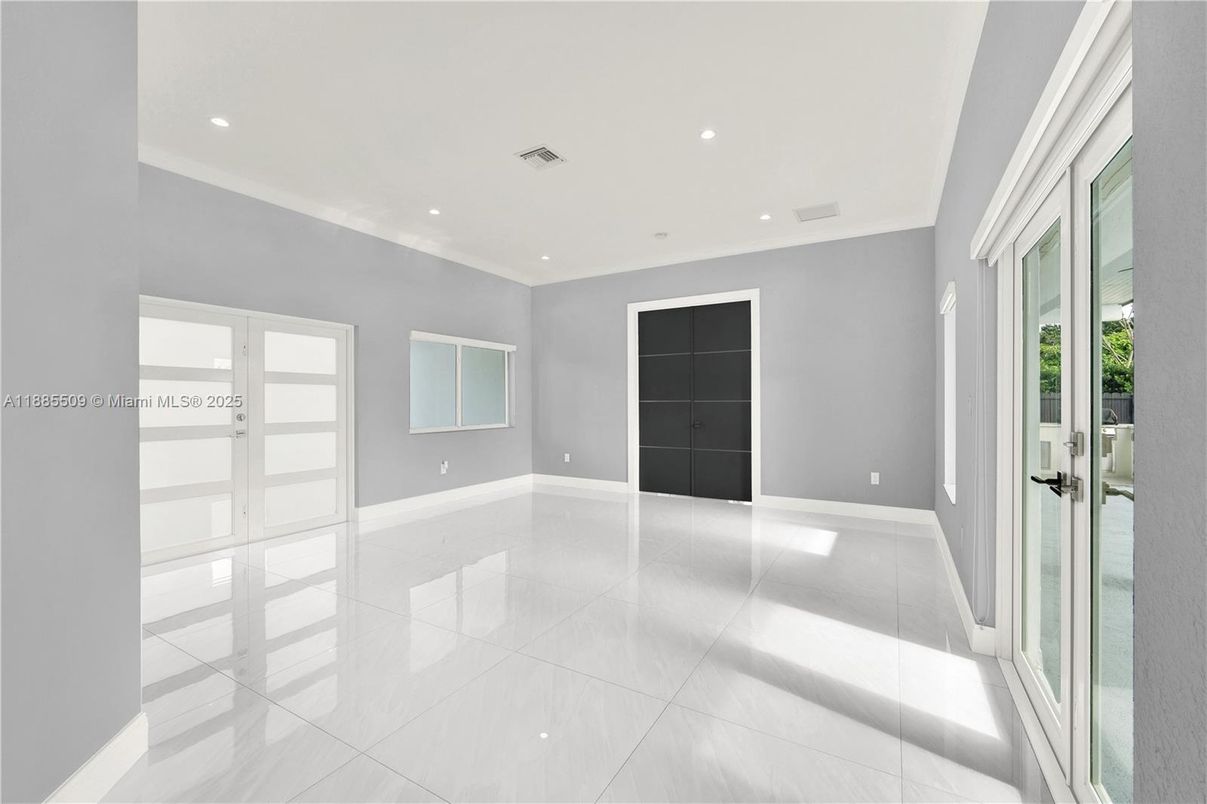 Empty room, Interior, Recessed Lighting