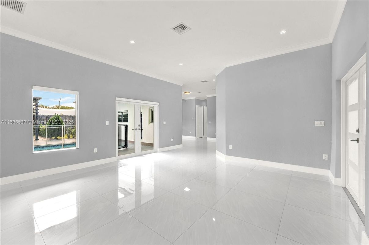 Empty room, Interior, Recessed Lighting