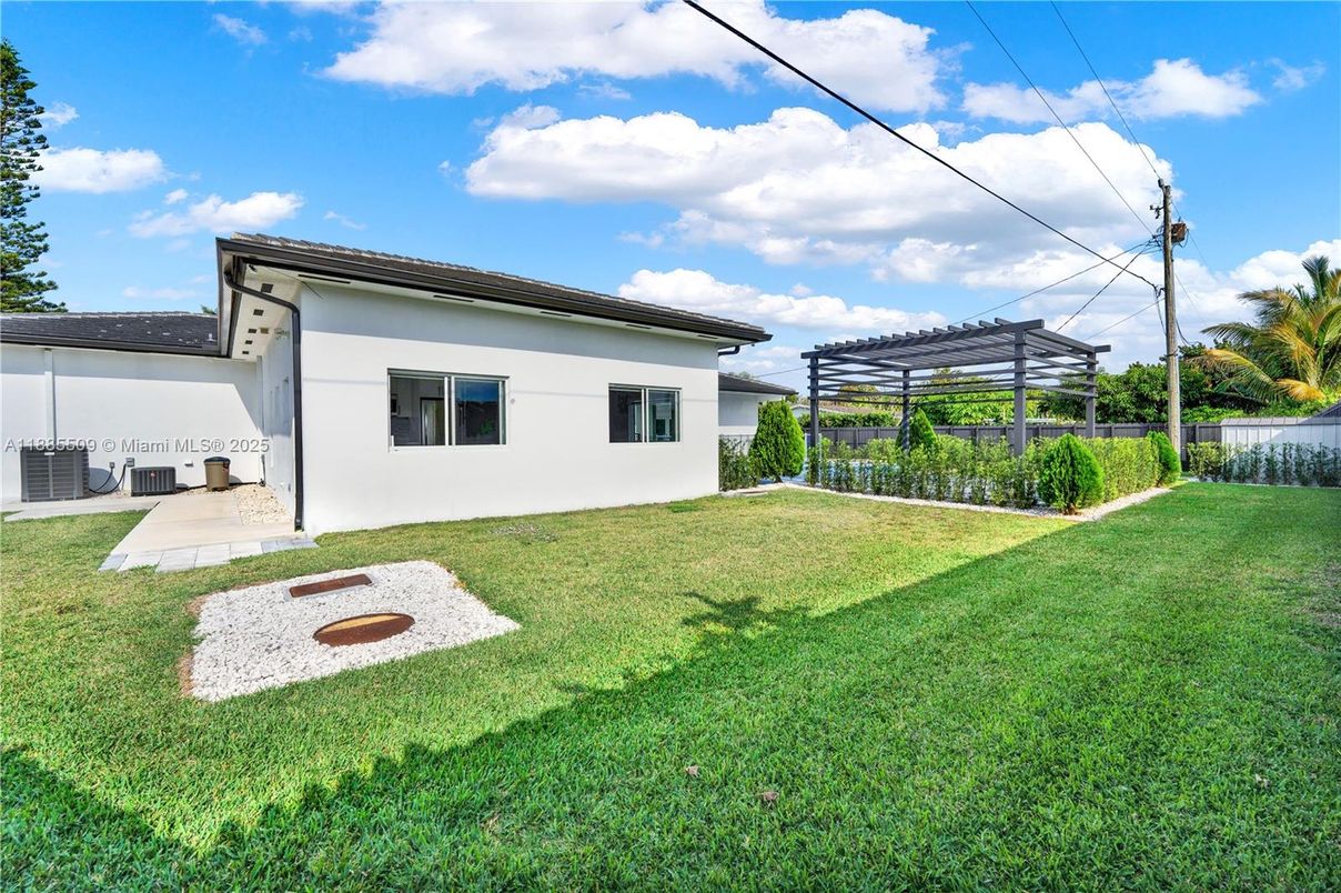 Backyard, Exterior
