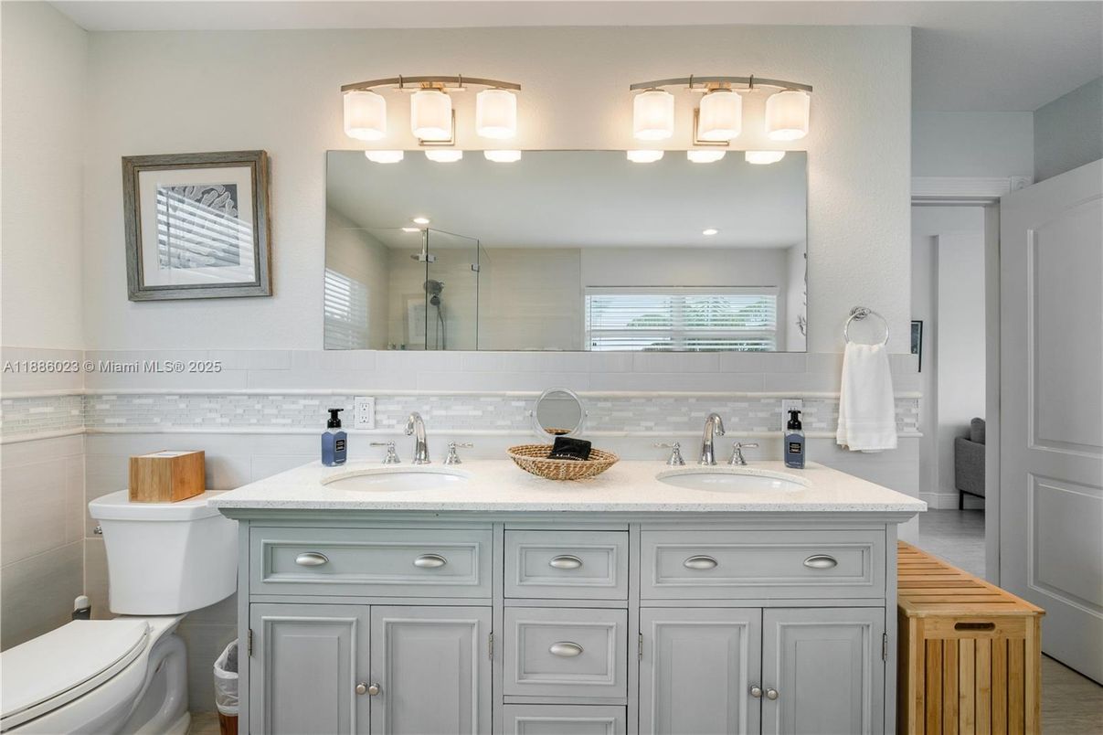 Bathroom, Dual Sink Vanities, Interior