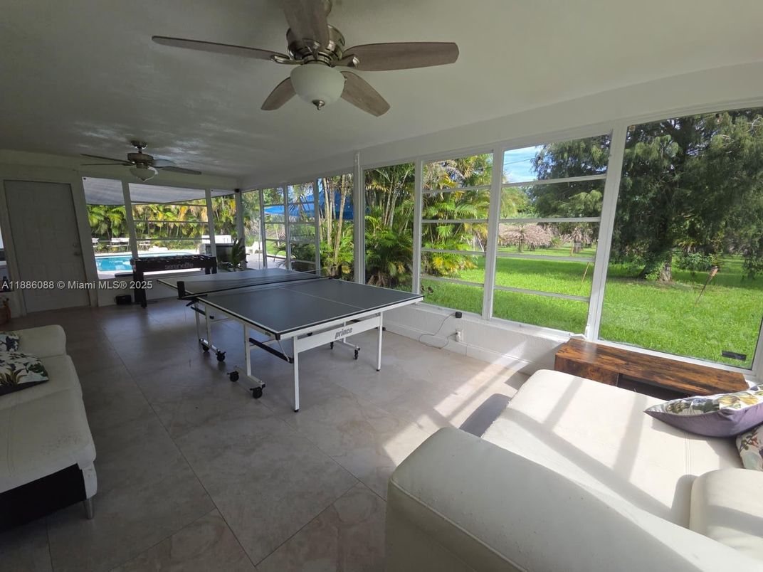 Game Room, Interior, Sun Room