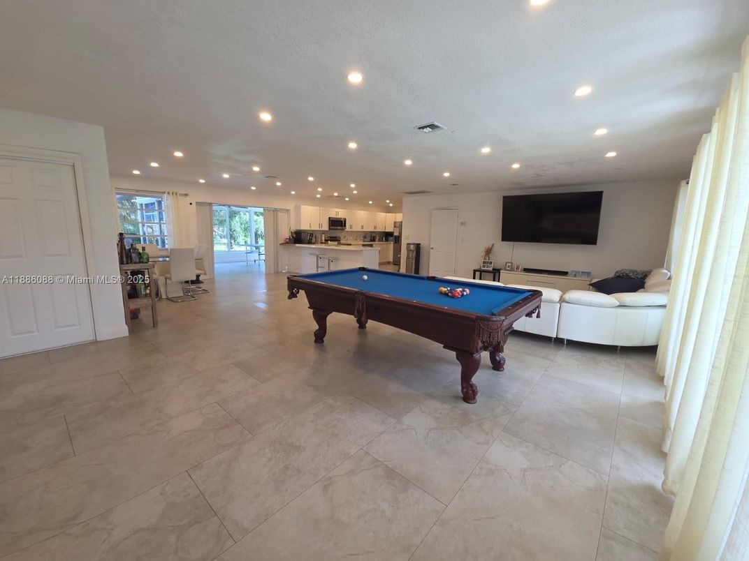 Billiard Table, Game Room, Interior, Living room, Recessed Lighting
