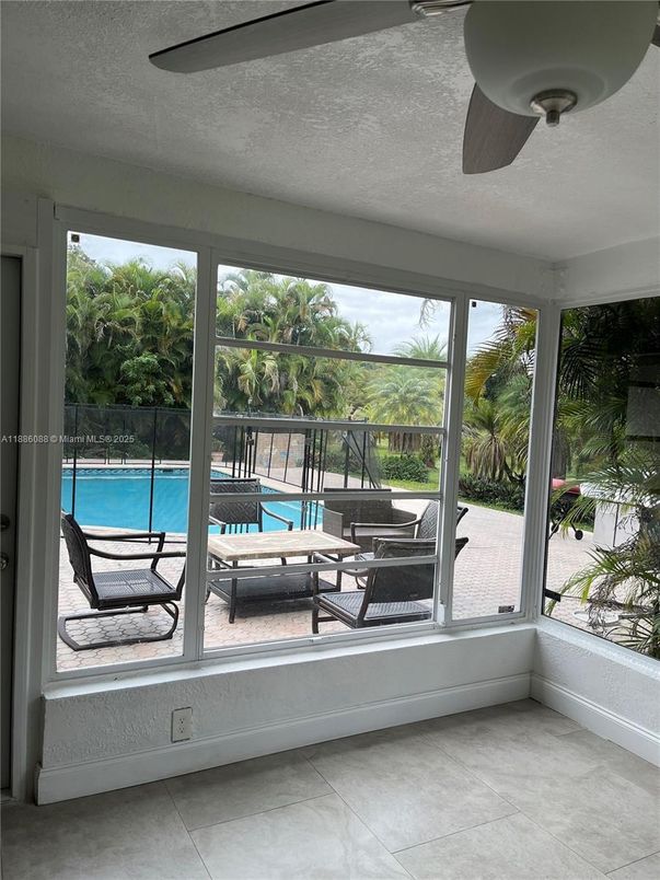 Interior, Sun Room, Water
