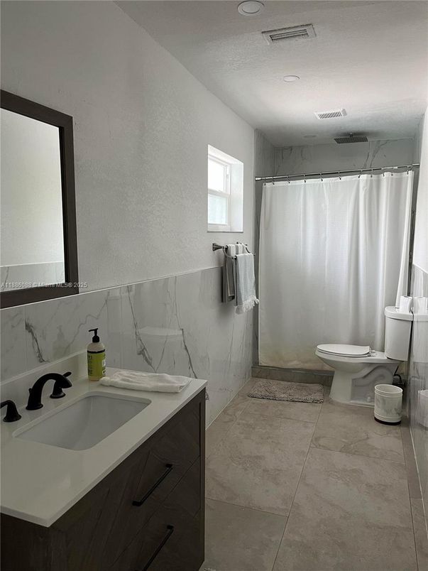 Bathroom, Interior, Marble Walls, Recessed Lighting