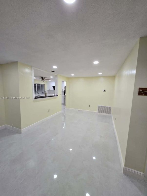 Empty room, Interior, Kitchen, Recessed Lighting